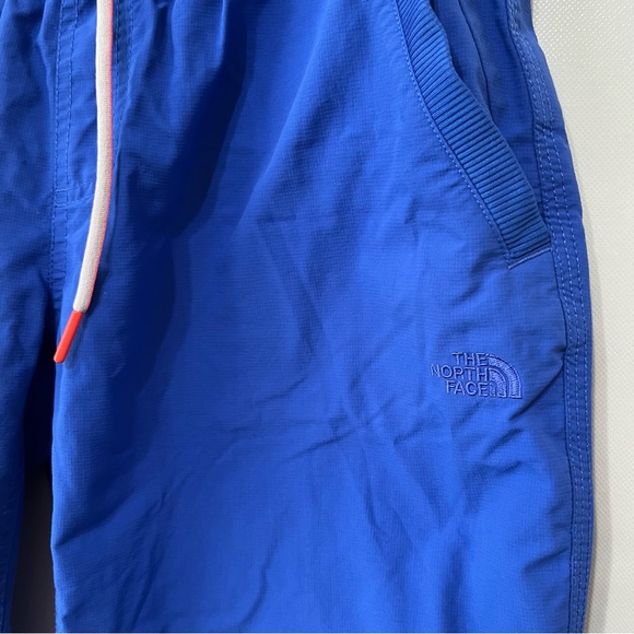 The North Face Bermuda Shorts - Picture 3 of 10
